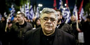 Ο Νίκος Μιχαλολιάκος μπροστά από πορεία