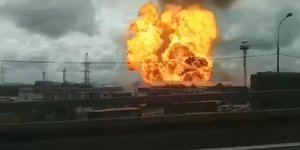 Οι φλόγες φθάνουν τα 50 μέτρα ύψος 