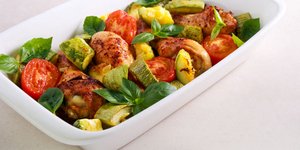 Συνταγή για μπουτάκια κοτόπουλο με λαχανικά στο φούρνο