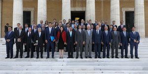 Ο Κυριάκος Μητσοτάκης με το υπουργικό συμβούλιο της κυβέρνησης