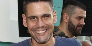 Ο Δημήτρης Ουγγαρέζος χαμογελαστός