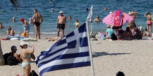 Παραλία γεμάτη κόσμο