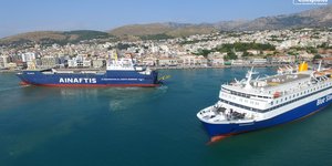 Το πλοίο Πελαγίτης δένει στο λιμάνι της Χίου