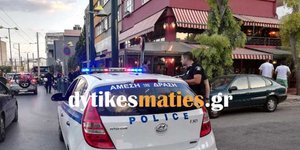 Περιπολικό έξω από καφέ στο Περιστέρι