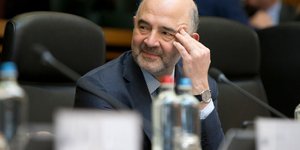 Πιέρ Μοσκοβισί χερι κεφάλι