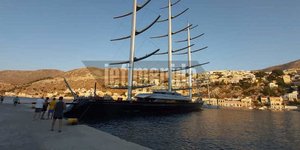 Το Γεράκι της Μάλτας στο λιμάνι της Σύμης