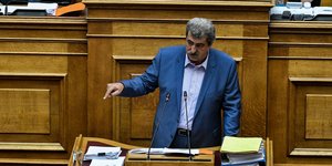 Ο Παύλος Πολάκης στη Βουλή κατά τη διάρκεια της συζήτησης για την άρση ασυλίας του