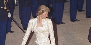 Η πριγκίπισσα Νταϊάνα με κρεμ τουαλέτα