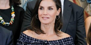 Η βασίλισσα Λετίθια της Ισπανίας με φόρεμα Zara