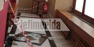 Σπασμένα τζάμια στη βουλή μετά το σεισμό στην Αθήνα