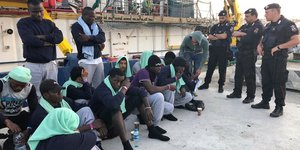 Οι πρόσφυγες και μετανάστες που μετέφερε το πλοίο Sea Watch