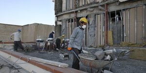 Ενας νεκρός από τον σεισμό στο Ιράν