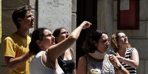 Αθηναίοι στους δρόμους μετά τον σεισμό 5,1 ρίχτερ