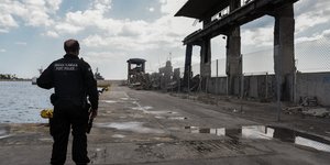 Ζημιές από τον σεισμό στον Πειραιά