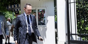 Ο διοικητής της ΤτΕ εισερχόμενος στο Μέγαρο Μαξίμου
