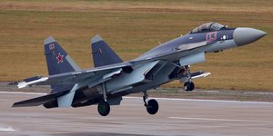 Ρωσικό μαχητικό SU-35s απογειώνεται