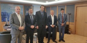 Συνάντηση του Κυριάκου Πιερρακάκη με τους επικεφαλής των δικτύων κινητής τηλεφωνίας για το 112