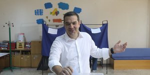 Ο Αλέξης Τσίπρας μεταμορφώνει τον ΣΥΡΙΖΑ σε κεντροαριστερό κόμμα