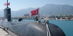 Το τουρκικό υποβρύχιο στο λιμάνι της Κερύνειας