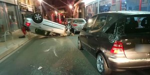 Το αυτοκίνητο σύρθηκε στο οδόστρωμα και προκάλεσε υλικές ζημιές σε δύο άλλα ΙΧ