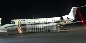 Το πρωθπυουργικό αεροσκάφος στο αεροδρόμιο του Ηρακλείου αναμένει τον Αλέξη Τσίπρα