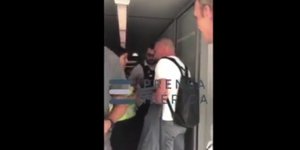Βίντεο Ο Βαρουφάκης στο αεροδρόμιο του Παρισιού
