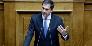 Ο υπουργός Τουρισμού Χάρης Θεοχάρης κατά τη συζήτηση επί των προγραμματικών δηλώσεων της κυβέρνησης