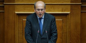 Ο Κωστής Χατζηδάκης στο βήμα της Βουλής