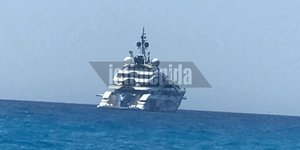 Το γιοτ του Εμίρη του Κατάρ ανοιχτά της Ζακύνθου