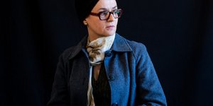 Καρυοφυλλιά Καραμπέτη με γυαλιά και μαντίλι 