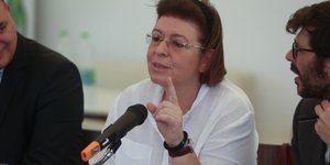 Λίνα Μενδωνη άσπρο πουκάμισο