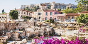 μοναστηράκι μπουκαμβίλιες