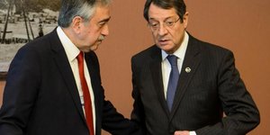 Ακιντζί, Αναστασιάδης καφε τοίχος 