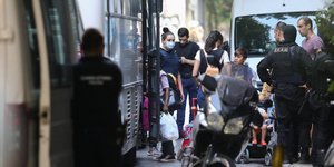 Δεκάδες μετανάστες στα υπό κατάληψη κτίρια στα Εξάρχεια -