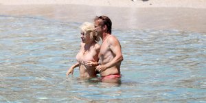 Ελένη Μενεγάκη και Μάκης Παντζόπουλος στην Μύκονο