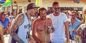 Ο Ματέο Σαλβίνι σε ρόλο DJ σε beach party κοντά στη Ραβένα
