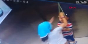 Αγόρι παραλίγο να πνιγεί σε ασανσέρ στην Τουρκία