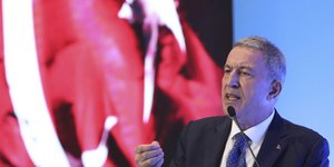 Ο Τούρκος υπουργός Αμυνας, Χουλουσί Ακάρ