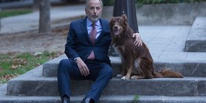 αντρας με σκύλο