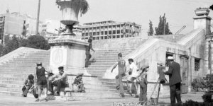 Εικόνα από την πλατεία Συντάγματος τον Αύγουστο του 1976