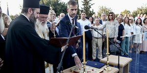 Ο Κώστας Μπακογιάννης τη στιγμή της ορκωμοσίας του