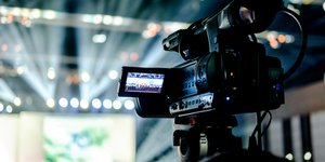 Κάμερα σε στούντιο τηλεόρασης