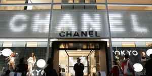 Η είσοδος καταστήματος της Chanel στο Τόκιο