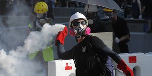 Χρήση δακρυγόνων έκανε η αστυνομία στο Χονγκ Κονγκ