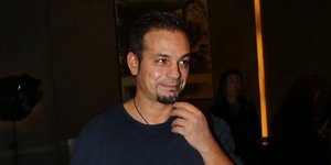 O Ντέμης Νικολαΐδης