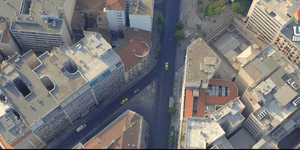 Εικόνα στο κέντρο της Αθήνας από ψηλά με άδειους δρόμους
