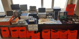 Εντοπίστηκαν δύο πλήρως εξοπλισμένα εργαστήρια κατάρτισης πλαστών εγγράφων στο Ελληνικό και στη Γλυφάδα