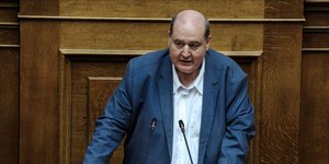 Ο Νίκος Φίλης στη Βουλή