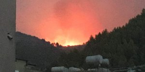 Ανεξέλεγκτη η φωτιά στην Αλβανία