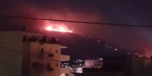 Η φωτιά στον Υμηττό κατά τη διάρκεια της νύχτας